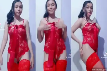 Cewek tiktoker cantik pamer body aduhai