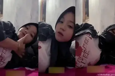Hijab Toge Melet Live TikTok, Ngangkang Minta Memek Dijilatin Basah