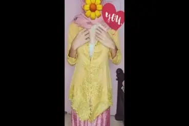 Pesona Dibalik Kebaya Pink Menggoda Iman
